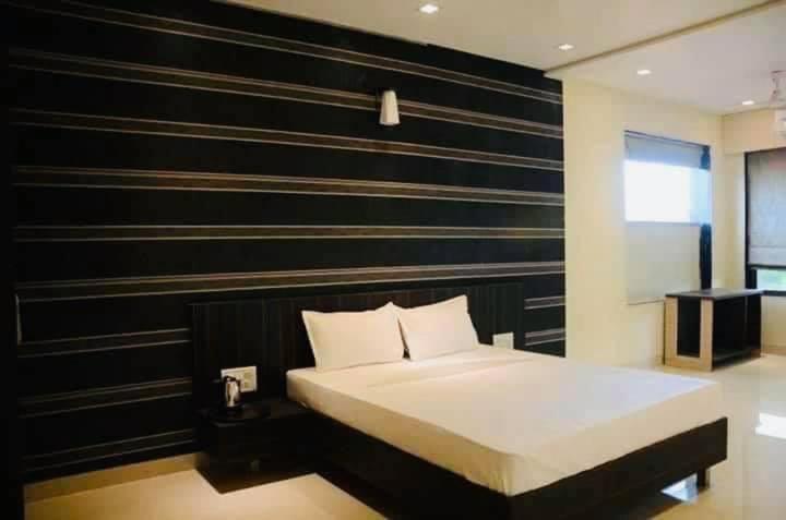 Hotel Grand Bee Residency Bhiwandi Exterior photo